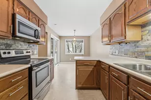 3737 Gershwin Ln N, Oakdale, MN 55128 - Photo 10