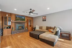 202 W Warren St, Roberts, WI 54023 - Photo 2