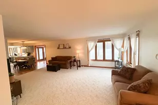 1118 Elmwood Ave, Worthington, MN 56187 - Photo 2