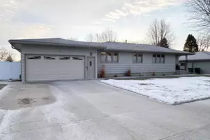 1118 Elmwood Ave, Worthington, MN 56187 - Photo 1