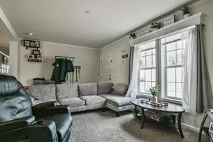 1374 Birchview Dr, Maplewood, MN 55119 - Photo 2