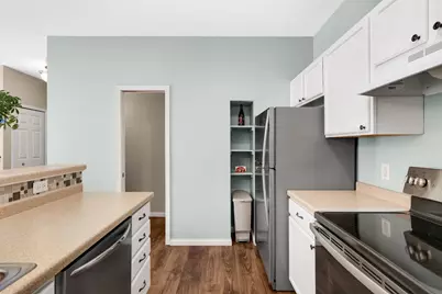 430 Willoughby Way W, Hopkins, MN 55305 - Photo 8