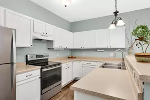 430 Willoughby Way W, Hopkins, MN 55305 - Photo 6