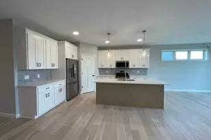 17939 Grantham Ln, Lakeville, MN 55044 - Photo 4