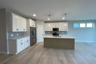 17939 Grantham Ln, Lakeville, MN 55044 - Photo 4