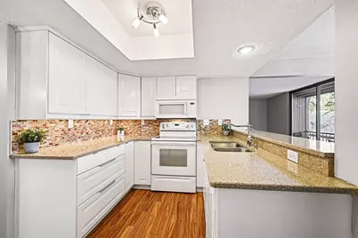 6085 Lincoln Drive #122, Edina, MN 55436 - Photo 2