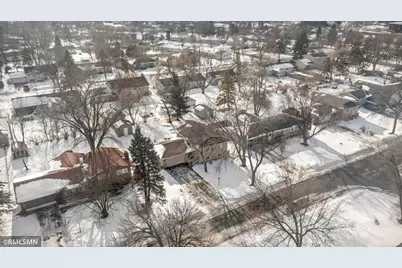 5209 77th Avenue N, Brooklyn Park, MN 55443 - Photo 2