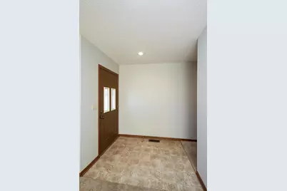555 Graham Street SW, Hutchinson, MN 55350 - Photo 6