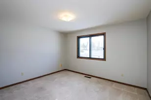 555 Graham St SW, Hutchinson, MN 55350 - Photo 12