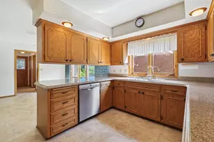 528 Lexington Parkway S, Saint Paul, MN 55116 - Photo 6