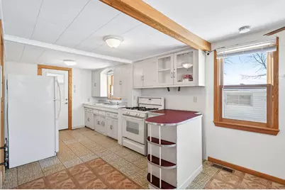 307 W 5th Street, Chaska, MN 55318 - Photo 4