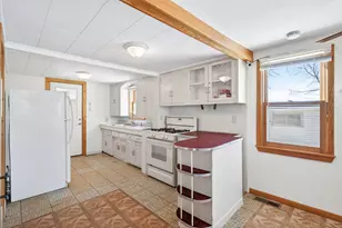 307 W 5th St, Chaska, MN 55318 - Photo 4