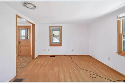 307 W 5th Street, Chaska, MN 55318 - Photo 8