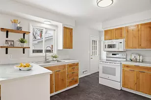 401 E 99th St, Bloomington, MN 55420 - Photo 8