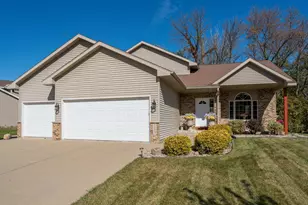 113 Sunburst Cir, Mankato, MN 56037 - Photo 2