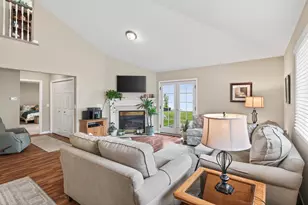 2905 Devonshire Cir, Woodbury, MN 55125 - Photo 2