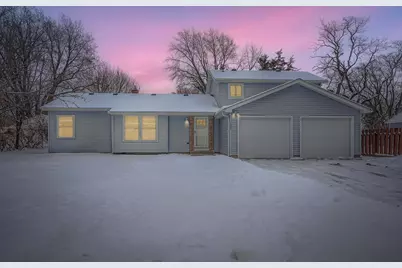 2922 Simpson Street, Roseville, MN 55113 - Photo 2