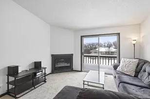 14025 44th Pl N, Plymouth, MN 55446 - Photo 2