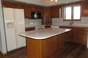 1621 Oakwood Dr, Worthington, MN 56187 - Photo 2