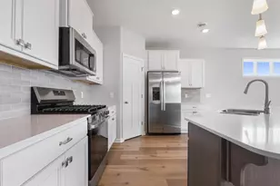 1819 Arrowhead St, Shakopee, MN 55379 - Photo 4