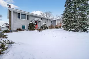 585 Cottage Ave W, Saint Paul, MN 55117 - Photo 1