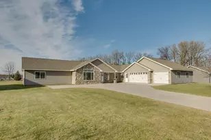 2262 Edgewood Dr, Detroit Lakes, MN 56501 - Photo 1