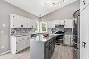 5695 Yucca Ln N, Plymouth, MN 55446 - Photo 4
