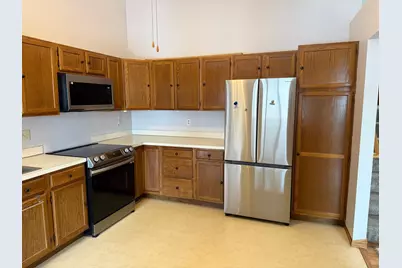 565 Skillman Avenue E, Maplewood, MN 55117 - Photo 2