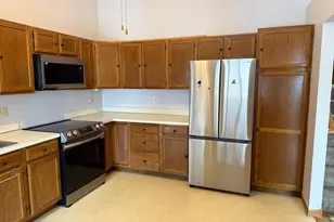 565 Skillman Ave E, Maplewood, MN 55117 - Photo 2