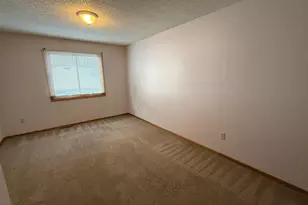 565 Skillman Ave E, Maplewood, MN 55117 - Photo 10