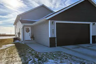 2992 74th Avenue S, Fargo, ND 58104 - Photo 2