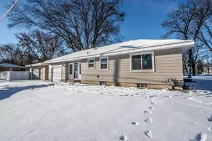 736 3rd Ave E, Shakopee, MN 55379 - Photo 2