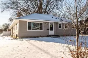 736 3rd Ave E, Shakopee, MN 55379 - Photo 1