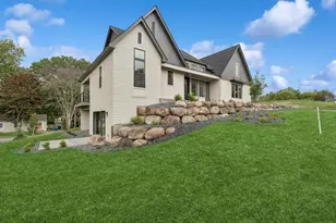 2706 Lakeview Ct, Little Canada, MN 55117 - Photo 2