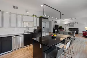 1240 S 2nd St, Minneapolis, MN 55415 - Photo 2