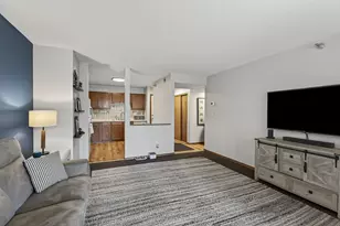 66 9th St E, Saint Paul, MN 55101 - Photo 10