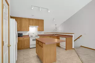 2820 Spy Glass Dr, Chaska, MN 55318 - Photo 4