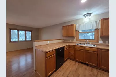 951 W Village Circle SE, Rochester, MN 55904 - Photo 4