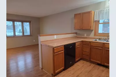 951 W Village Circle SE, Rochester, MN 55904 - Photo 6