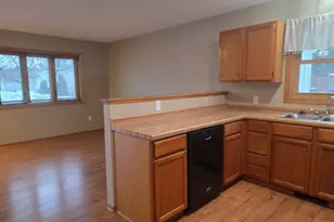 951 W Village Circle SE, Rochester, MN 55904 - Photo 6