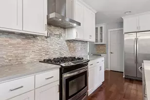 2465 Brunswick Ave N, Golden Valley, MN 55422 - Photo 16