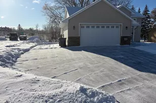 2718 16th Ave E, North Saint Paul, MN 55109 - Photo 2