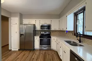 8925 Bass Creek Ct, Brooklyn Park, MN 55428 - Photo 4