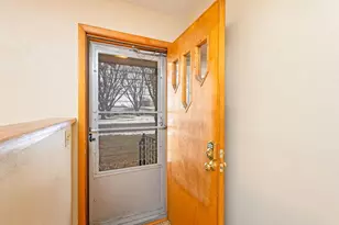 1228 S Ramsey St, Blue Earth, MN 56013 - Photo 2