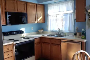 2446 Pond Ave E, Maplewood, MN 55119 - Photo 10