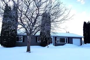 412 E Hamilton Ave, Baudette, MN 56623 - Photo 1