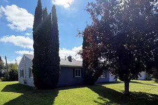 412 E Hamilton Ave, Baudette, MN 56623 - Photo 2