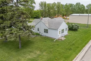 607 Saint Johns Ave, Red Lake Falls, MN 56750 - Photo 6