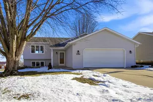 2305 13th St SW, Austin, MN 55912 - Photo 2