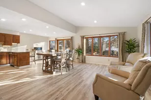 7686 Blackwell Ct N, Inver Grove Heights, MN 55076 - Photo 6